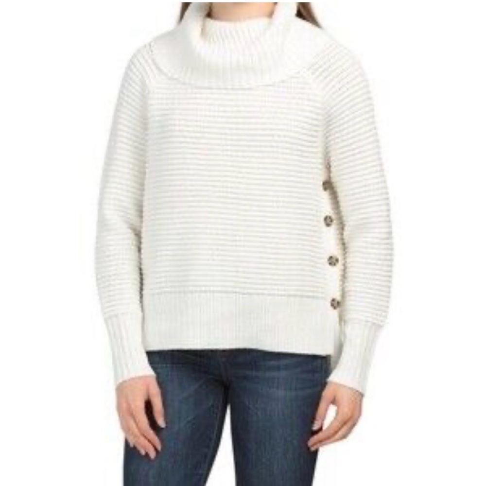 Cozy White Ribbed knit Turtleneck Sweater